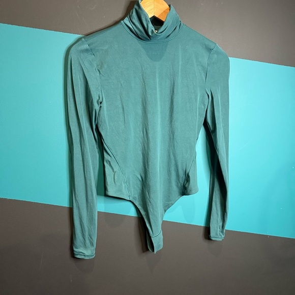 Lululemon Athletica Green Long Sleeve Fitted Bodysuit size small ultra soft Nulu - Picture 3 of 10